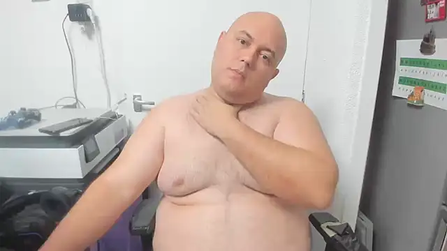 Snapshot of BigromeoXX chatting on December 19, 2024, 8:55 pm BigromeoXX online show from December 19, 2024, 8:55 pm