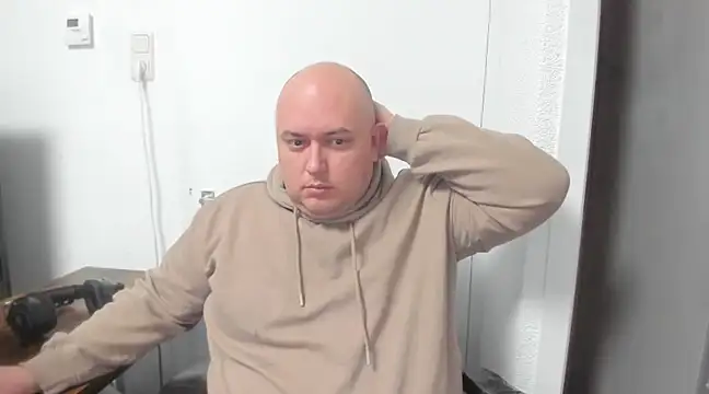 Snapshot of BigromeoXX chatting on February 14, 2025, 7:02 pm BigromeoXX online show from February 14, 2025, 7:02 pm