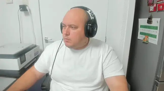 Snapshot of BigromeoXX chatting on December 11, 2024, 9:12 pm BigromeoXX online show from December 11, 2024, 9:12 pm