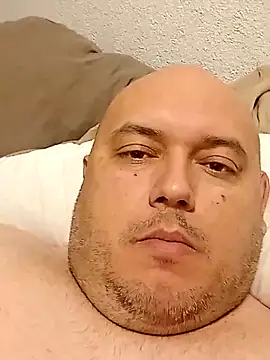 Snapshot of BigromeoXX chatting on October 21, 2025, 10:47 am BigromeoXX online show from October 21, 2025, 10:47 am