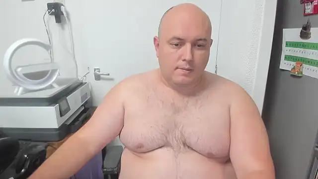 Snapshot of BigromeoXX chatting on December 20, 2024, 6:56 pm BigromeoXX online show from December 20, 2024, 6:56 pm