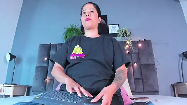 DulceAurora   online show from April 14, 2026, 2:49 am