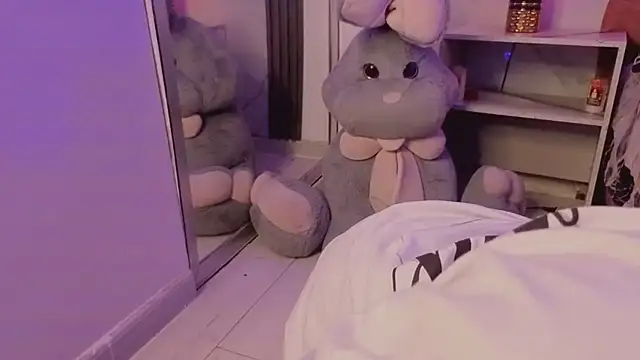 Layla Cullen online show from November 11, 2025, 7:41 pm