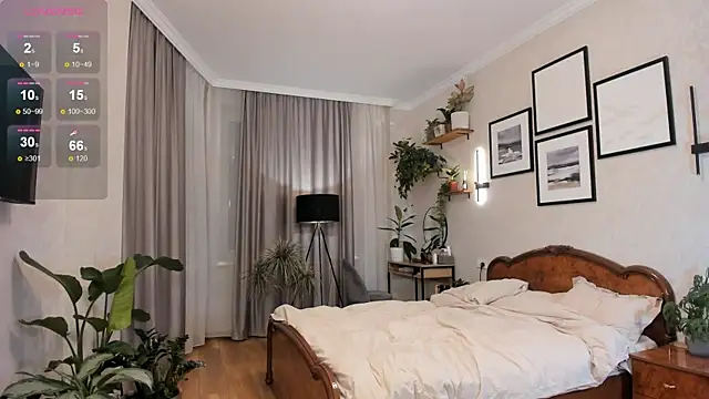 NicoleLuv online show from November 27, 2025, 2:50 pm