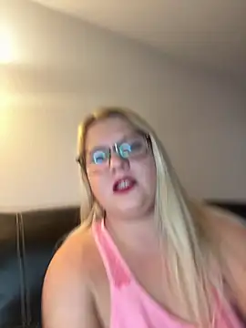 Snapshot of BlondyBrat chatting on December 16, 2025, 2:16 am BlondyBrat online show from December 16, 2025, 2:16 am