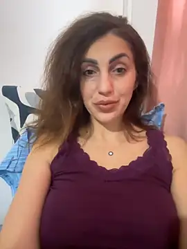 Snapshot of EmaSkyes chatting on November 21, 2025, 7:29 am EmaSkyes online show from November 21, 2025, 7:29 am