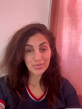 Snapshot of EmaSkyes chatting on October 24, 2025, 11:31 am EmaSkyes online show from October 24, 2025, 11:31 am