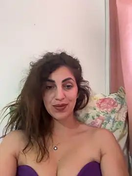 Snapshot of EmaSkyes chatting on October 29, 2025, 7:51 am EmaSkyes online show from October 29, 2025, 7:51 am