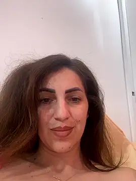 Snapshot of EmaSkyes chatting on November 12, 2025, 7:34 am EmaSkyes online show from November 12, 2025, 7:34 am