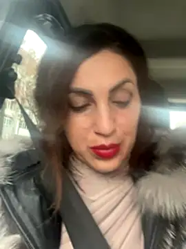 Snapshot of EmaSkyes chatting on November 20, 2025, 9:43 am EmaSkyes online show from November 20, 2025, 9:43 am