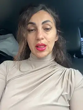 Snapshot of EmaSkyes chatting on November 5, 2025, 7:33 am EmaSkyes online show from November 5, 2025, 7:33 am