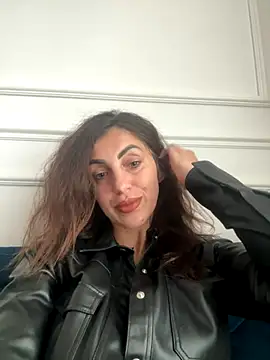 Snapshot of EmaSkyes chatting on October 23, 2025, 7:07 am EmaSkyes online show from October 23, 2025, 7:07 am