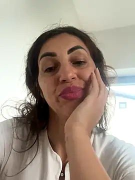 Snapshot of EmaSkyes chatting on October 6, 2025, 7:53 am EmaSkyes online show from October 6, 2025, 7:53 am