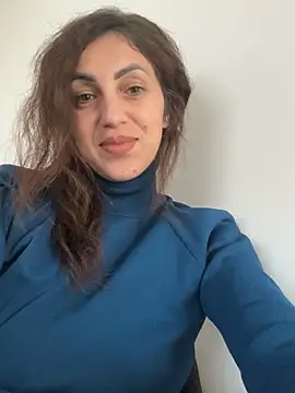 Snapshot of EmaSkyes chatting on October 21, 2025, 6:35 am EmaSkyes online show from October 21, 2025, 6:35 am