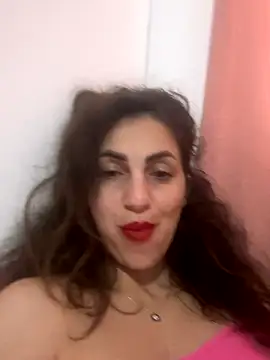 Snapshot of EmaSkyes chatting on November 6, 2025, 6:39 am EmaSkyes online show from November 6, 2025, 6:39 am