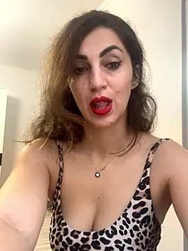 Snapshot of EmaSkyes chatting on November 27, 2025, 7:20 am EmaSkyes online show from November 27, 2025, 7:20 am