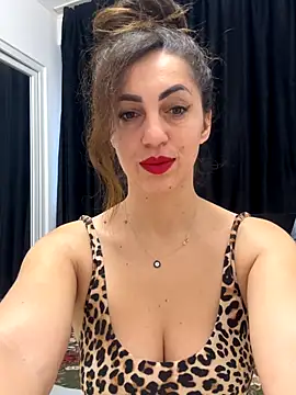 Snapshot of EmaSkyes chatting on November 30, 2025, 6:47 am EmaSkyes online show from November 30, 2025, 6:47 am