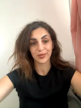 Snapshot of EmaSkyes chatting on November 26, 2025, 9:53 am EmaSkyes online show from November 26, 2025, 9:53 am