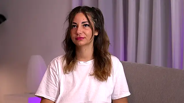 Snapshot of BelleSkye chatting on November 4, 2025, 4:49 am BelleSkye online show from November 4, 2025, 4:49 am