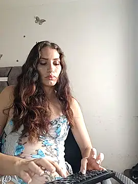 Snapshot of aurelialux chatting on November 13, 2025, 8:13 pm aurelialux online show from November 13, 2025, 8:13 pm