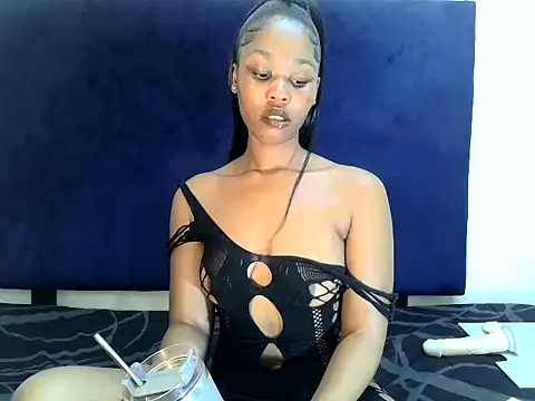 ReginaStar16 online show from December 14, 2025, 7:14 am