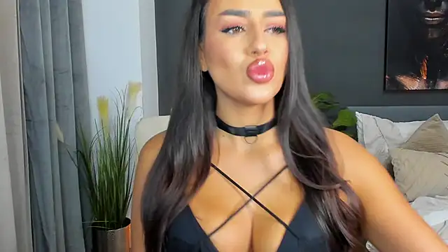 Snapshot of Sonia__Rey chatting on September 12, 2025, 3:45 pm Sonia Rey online show from September 12, 2025, 3:45 pm