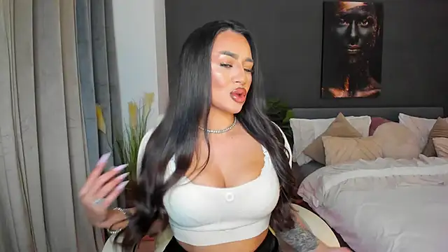 Sonia  Rey online show from December 16, 2025, 3:38 pm