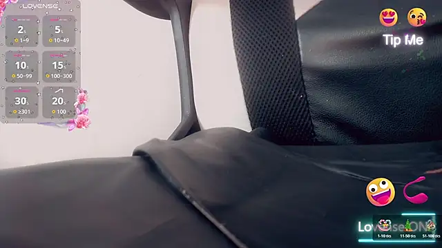 Snapshot of Oriana_braom chatting on December 15, 2025, 7:09 pm Oriana braom online show from December 15, 2025, 7:09 pm