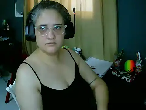 Snapshot of lolalicious_7583 chatting on February 5, 2026, 2:35 pm lolalicious 7583 online show from February 5, 2026, 2:35 pm