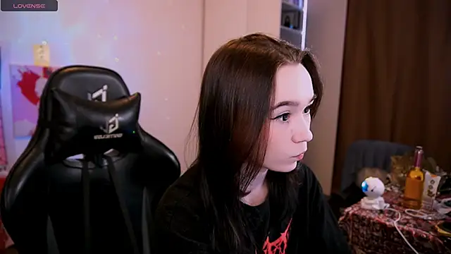 Snapshot of Kimiko__ chatting on March 21, 2025, 12:28 pm Kimiko online show from March 21, 2025, 12:28 pm