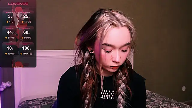 Snapshot of Kimiko__ chatting on November 6, 2025, 6:56 pm Kimiko online show from November 6, 2025, 6:56 pm