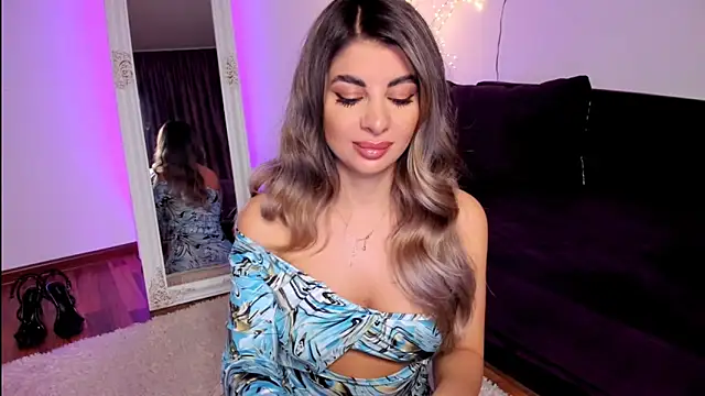 Queenofyouredreams online show from April 18, 2026, 10:10 pm