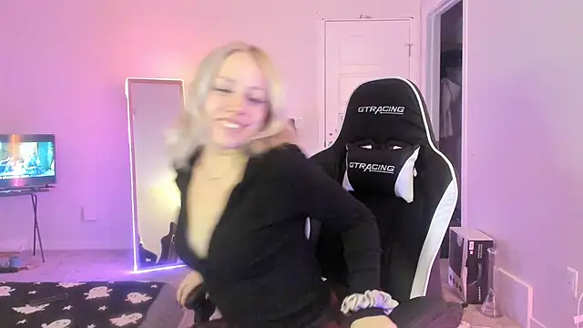 Snapshot of mollygordan chatting on September 26, 2025, 12:45 pm mollygordan online show from September 26, 2025, 12:45 pm