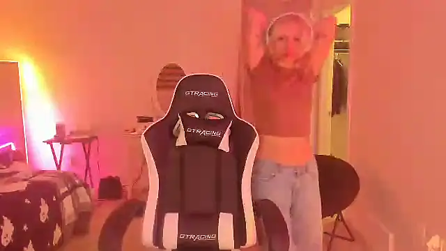 Snapshot of mollygordan chatting on October 14, 2025, 3:07 am mollygordan online show from October 14, 2025, 3:07 am