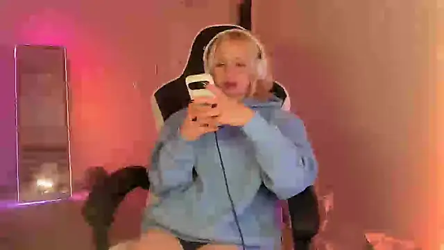 Snapshot of mollygordan chatting on September 28, 2025, 12:56 pm mollygordan online show from September 28, 2025, 12:56 pm