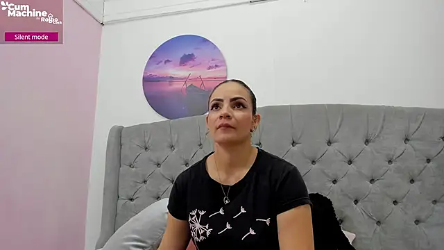 Snapshot of Valesskahall chatting on November 18, 2025, 12:08 pm Valesskahall online show from November 18, 2025, 12:08 pm