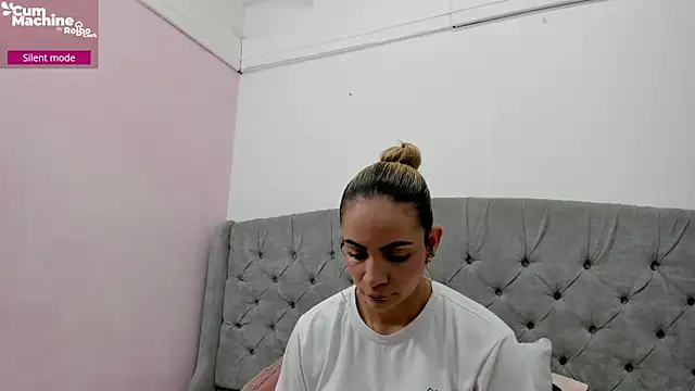 Snapshot of Valesskahall chatting on November 30, 2025, 12:06 pm Valesskahall online show from November 30, 2025, 12:06 pm