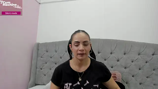 Snapshot of Valesskahall chatting on December 4, 2025, 12:26 pm Valesskahall online show from December 4, 2025, 12:26 pm