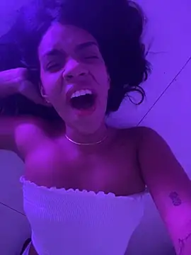 Snapshot of -Naomyy- chatting on September 25, 2025, 12:27 am -Naomyy- online show from September 25, 2025, 12:27 am