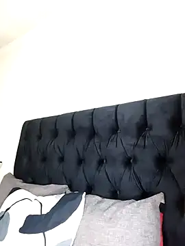 Dark Berry 26 online show from November 25, 2025, 9:04 pm