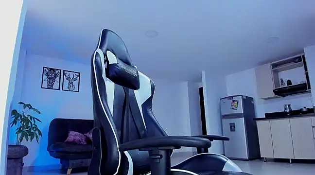 Snapshot of alexander_collin02 chatting on December 17, 2024, 12:33 pm alexander collin02 online show from December 17, 2024, 12:33 pm