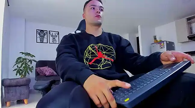 Snapshot of alexander_collin02 chatting on December 3, 2024, 12:23 pm alexander collin02 online show from December 3, 2024, 12:23 pm