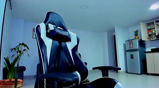 Snapshot of alexander_collin02 chatting on February 4, 2025, 12:44 pm alexander collin02 online show from February 4, 2025, 12:44 pm