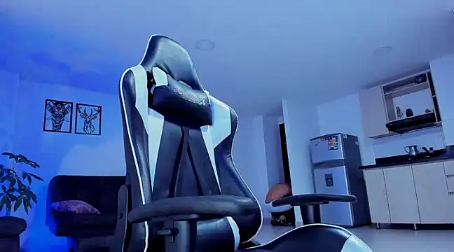 Snapshot of alexander_collin02 chatting on December 11, 2024, 12:23 pm alexander collin02 online show from December 11, 2024, 12:23 pm