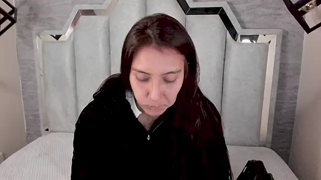  alaia collway  online show from February 27, 2025, 12:12 pm