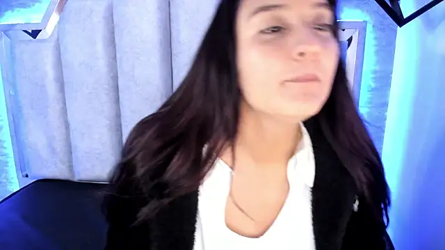  alaia collway  online show from March 19, 2025, 12:12 pm