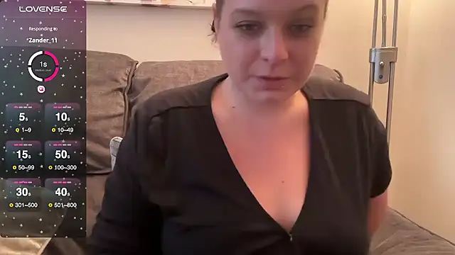 Snapshot of NaughtyWifeUK chatting on January 19, 2026, 12:42 pm NaughtyWifeUK online show from January 19, 2026, 12:42 pm