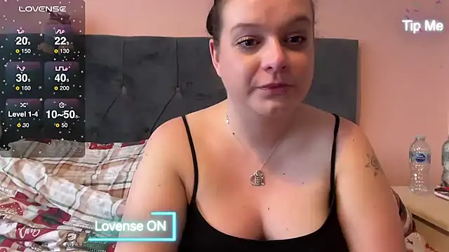 NaughtyWifeUK online show from December 4, 2024, 2:31 pm