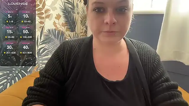 NaughtyWifeUK online show from January 7, 2026, 12:54 pm