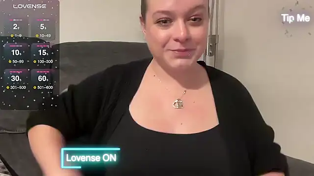 NaughtyWifeUK online show from December 17, 2024, 10:22 pm